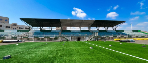 إدارة وحدة عدن تتابع ميدانيًا أعمال تحديث عشب الملعب وفق أعلى المواصفات الدولية