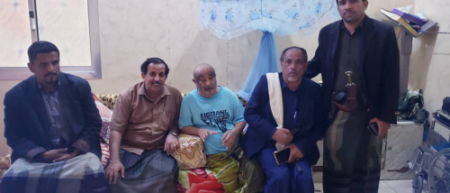 قيادة نادي تضامن شبوة تزور الدكتور عبدالحكيم باجمال للاطمئنان على صحته