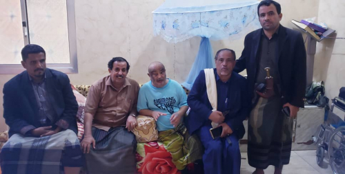 قيادة نادي تضامن شبوة تزور الدكتور عبدالحكيم باجمال للاطمئنان على صحته