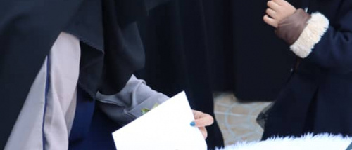 الكاتبة اليمنية آلاء الحسني تُطلق روايتها "حينما تأكلك الجزيرة"