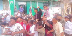 لحج تحتفي بعودة بطلها يونس حسين ناصر… وتتوج إنجازات صالح الخضر في المحافل الخارجية