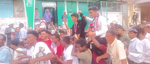 لحج تحتفي بعودة بطلها يونس حسين ناصر… وتتوج إنجازات صالح الخضر في المحافل الخارجية