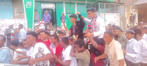 لحج تحتفي بعودة بطلها يونس حسين ناصر… وتتوج إنجازات صالح الخضر في المحافل الخارجية