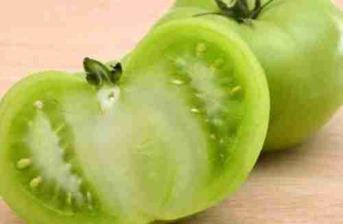 لن تصدق .. الطماطم الخضراء علاج لمرض شائع عند الرجال والنساء 