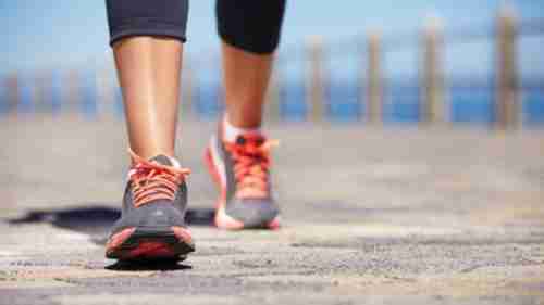دراسة: المشي أكثر فائدة من رياضة القاعات!
