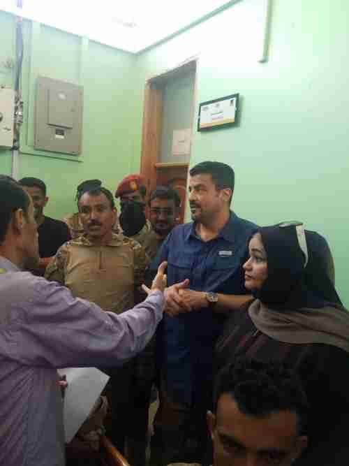 محافظ عدن يفتتح عددا من مشاريع تأهيل المرافق الصحية في البريقة وصلاح الدين وبئر أحمد 