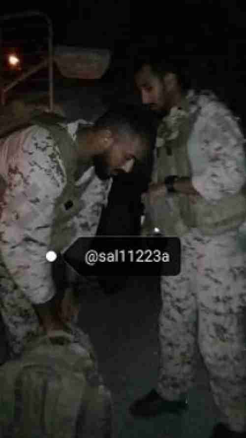 صور .. قوات يمنية تفتش جنود اماراتيين على مدخل العاصمة عتق