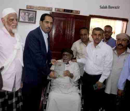 وزراء وسفراء وأكاديميين ومسؤولين يعزون في وفاة فقيد الوطن علي عبدالرحيم باجمال (العمده)