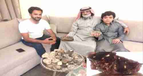 طفل سعودى يعثر على كنز في أحد الشواطئ