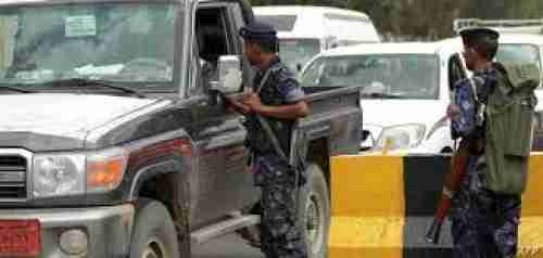 على متن سيارة ومدرعة ..”عبدالملك الحوثي” يتجول في صنعاء