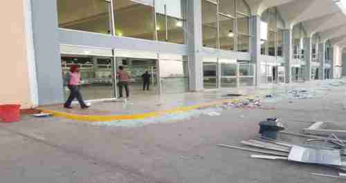 الحكومة تبدأ مهمة إعادة تجهيز مطار عدن 