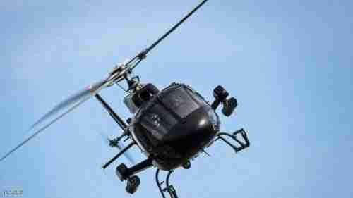 شاهد بالفيديو.. طائرة هليكوبتر بيد مليشيا الحوثي تهاجم مواقع الجيش جنوب مأرب