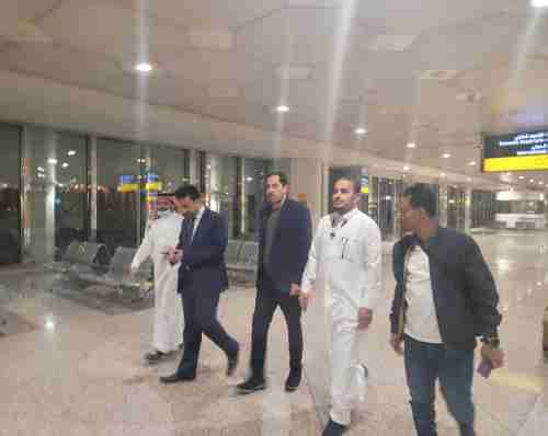 الوزير نايف البكري يصل الدمام لدعم المنتخب الوطني للناشئين