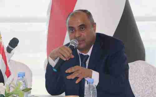 وزير المالية (يبشر) بانهيار الاقتصاد اليمني