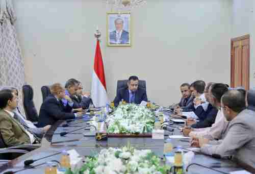 رئيس الوزراء يلتقي بمجلس نقابات هيئة التدريس بالجامعات اليمنية