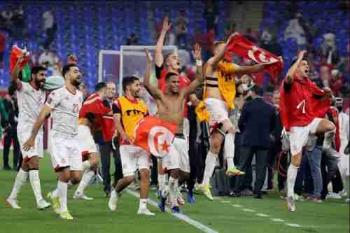 بالصور: تونس تلدغ مصر بنيران صديقة وتبلغ نهائي كأس العرب