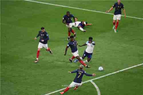 فرنسا تعبر البوابة الانجليزية وتضرب موعدا مع المغرب في نصغ نهائي كاس العالم 