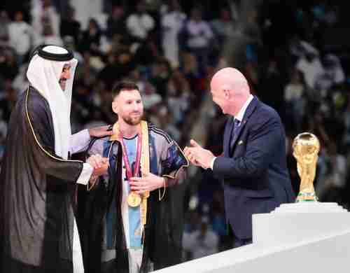 رئيس مجلس القيادة الرئاسي يهنىء بالنجاح المبهر لمونديال قطر