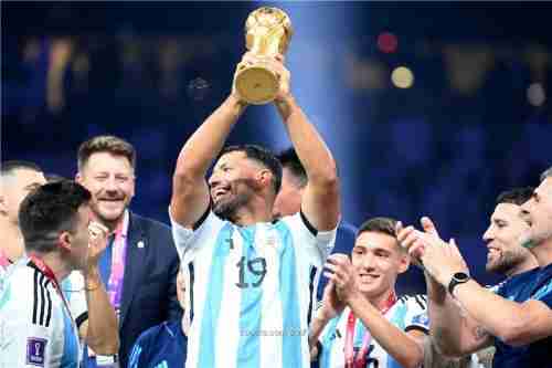 بالصور: أجويرو بطلا لكأس العالم!