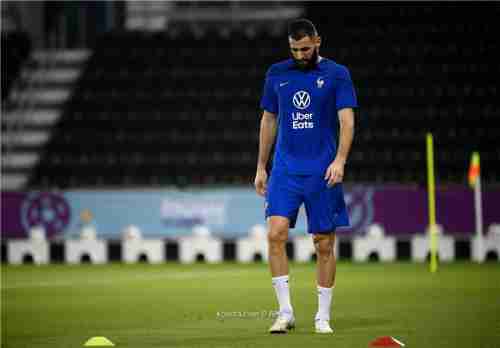 بنزيما يعلن اعتزاله دوليا