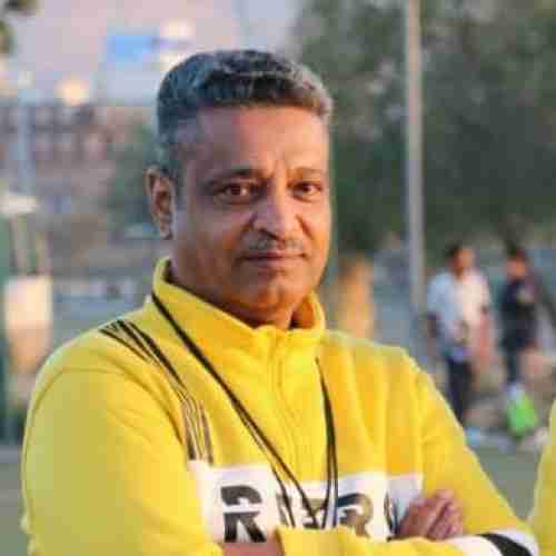 في معسكرة الاعدادي في صنعاء.  ( صقر تعز يواجه اهلي صنعاء الجمعه .