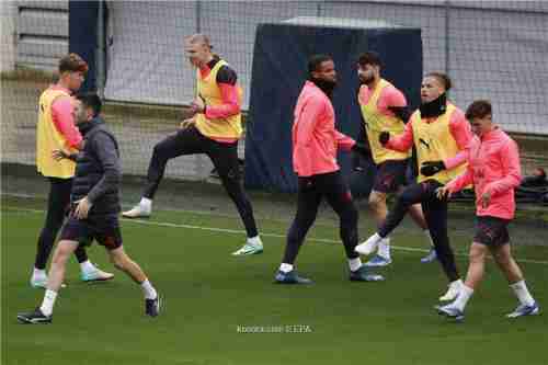 13 عرضا لضم لاعب مانشستر سيتي