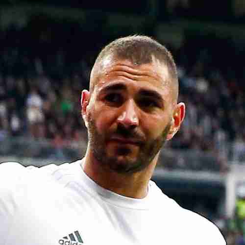 صورة.. جماهير اتحاد جدة تدفع بنزيما لتصرف مثير