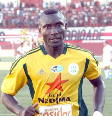 جماهير فريق جزائري تقتل اللاعب الكاميروني إيبونسي  رشقا بالحجارة