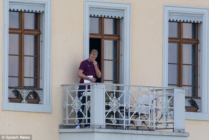 أفعال مجنونة لجو هارت قبل موقعة سويسرا - صـــور