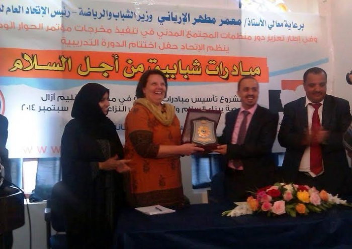 الإرياني .. الرئيس هادي جنب اليمن اتون حرب أهلية بالعقل والحكمة