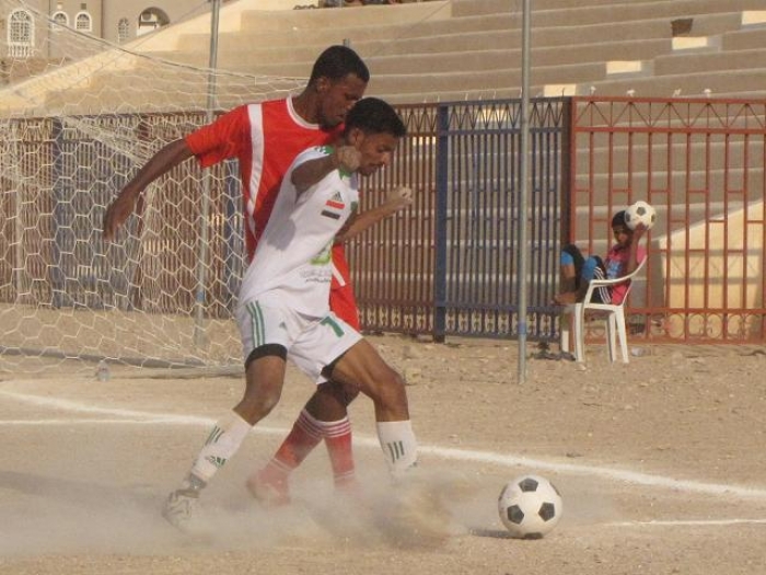 القطن يدك شباك الشعلة بخماسية