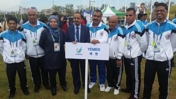 شاهد الصورة: وزير الرياضة يحضر رفع العلم اليمني في كوريا