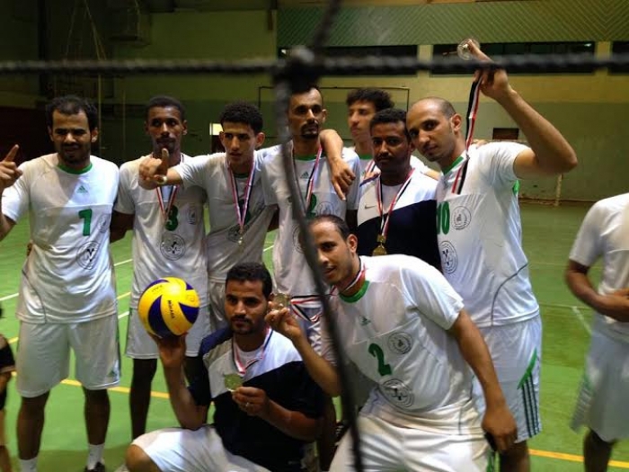 جماهير رداع تستقبل طائرة الأحمدي