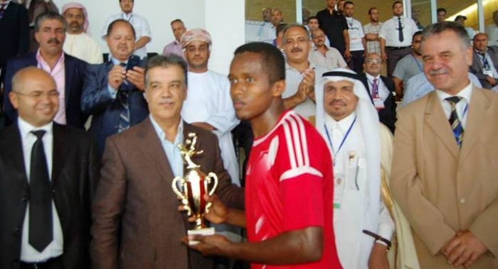 من هو عبدالرحمن ياسين الذي قصم وسط منتخب اليمن؟!