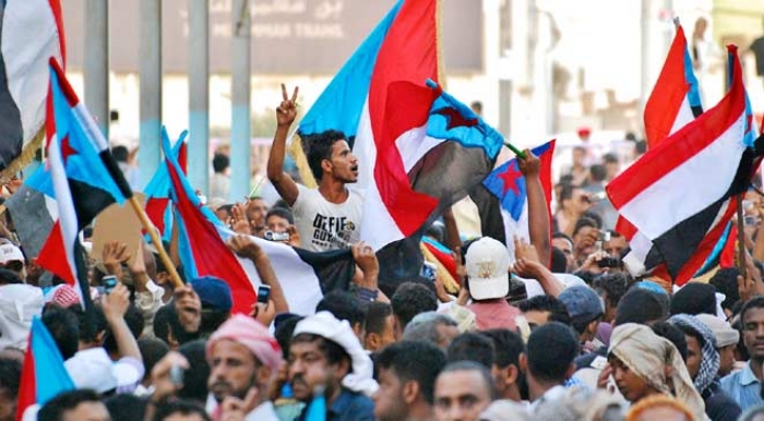 الجنوبيون يردون “للحوثي” : انت احق بحقائبك .. نضالنا مستمر من أجل استعادة الدولة والهوية !!