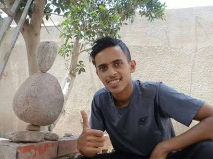 شاهد الصورة: شاب يمني يذهل العالم ويتحدى الجاذبية