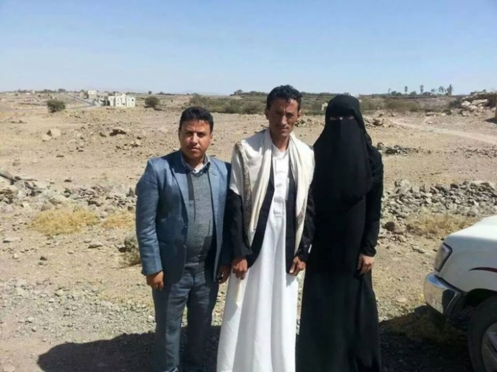 شاهد صورة ..عرفات وهدى  المعبرة عن الحـــــب في زمن الحــــــــــوثيين !!
