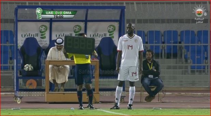 شاهد الصورة: مفاجأة عمانية .. هاني الضابط يعتزل التحليل ويعود الى الملاعب !!