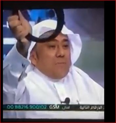 شاهد بالفيديو: المحلل السعودي يرفع عقاله تحية لليمن ومنتخب اليمن