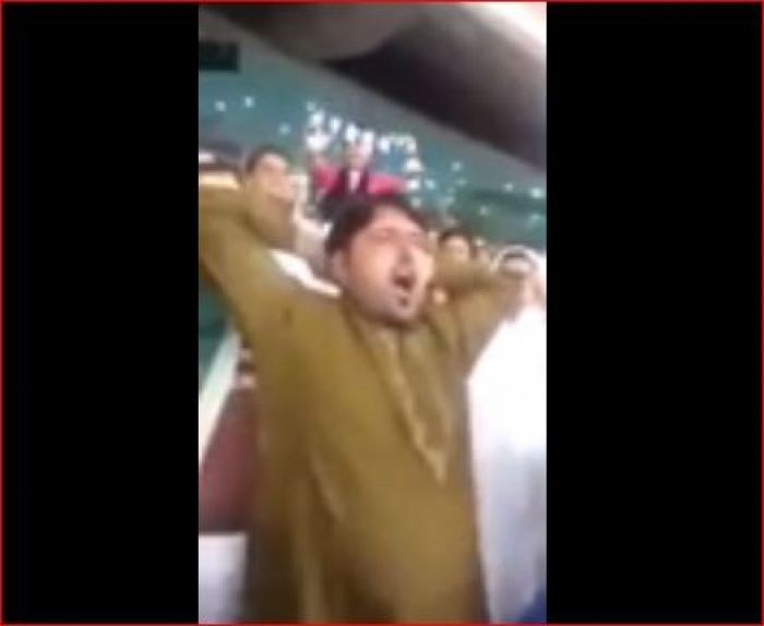 لايفوتك .. شاهد بالفيديو: باكستاني يشجع منتخب اليمن بجنون " حيوا اليماني حيوه "