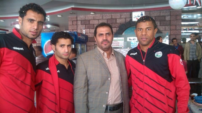 الصورة قبل قليل: منتخب الكرة يحظى بتكريم رئاسي