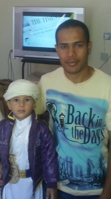 لاعب منتخب اليمن فؤاد العميسي يعود الى صنعاء مع " راكان"