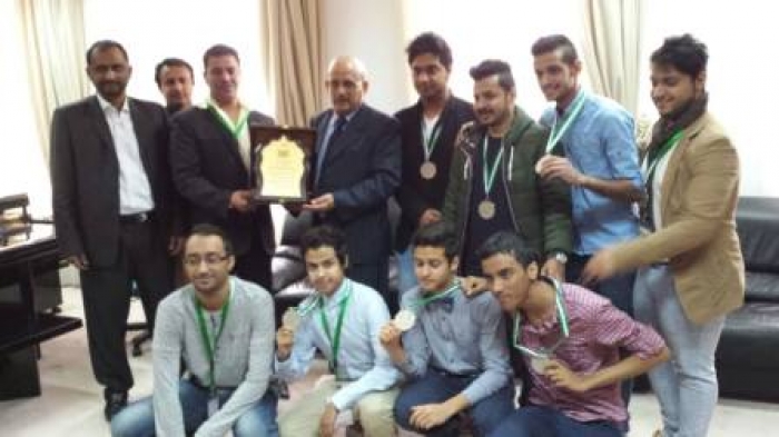 امير الرياض يكرم منتخب اليمن وصيف خليجي 22 الالكتروني