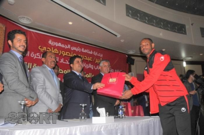 شاهد بالصور.. تكريم بعثة اليمن لخليجي 22 في صنعاء