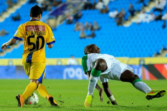الأهلي يكتسح التعاون ويتصدر وفوز مثير للشباب على الاتحاد