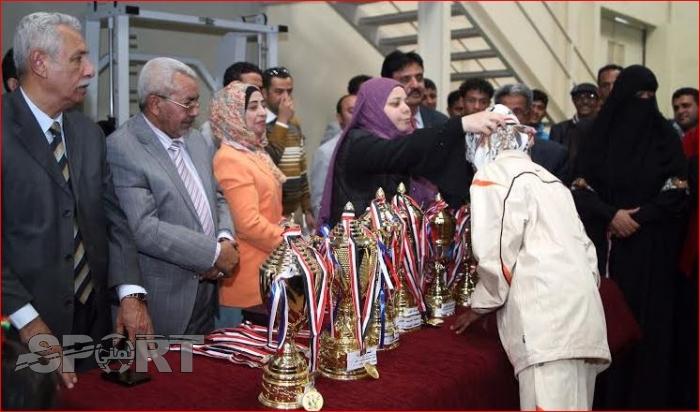 مستشار رئيس الجمهورية يكرم ابطال الدورة الرياضية الأولى لفتيات المدارس