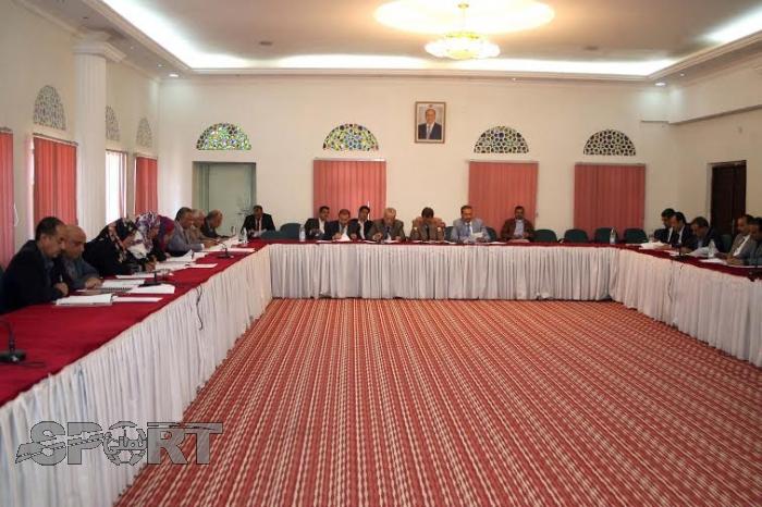 تخيل الفضيحة ..  سيارة الأمين العام اهم ملفات اجتماع الأولمبية اليمنية ؟!