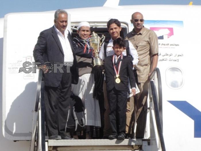 حدث رياضي فريد في سيئون واستقبال بطل عالمي في موكب تحرسه الدراجات  النارية.. شاهد الصور