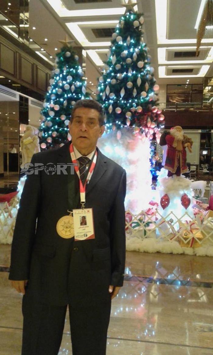الاعلامي الكبير هاشم الوحصي ينال التكريم  .. ويقلد بوسام العربي