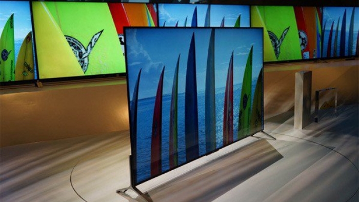 بالصور والفيديو: تلفاز سوني الجديد أنحف من هواتف آيفون !